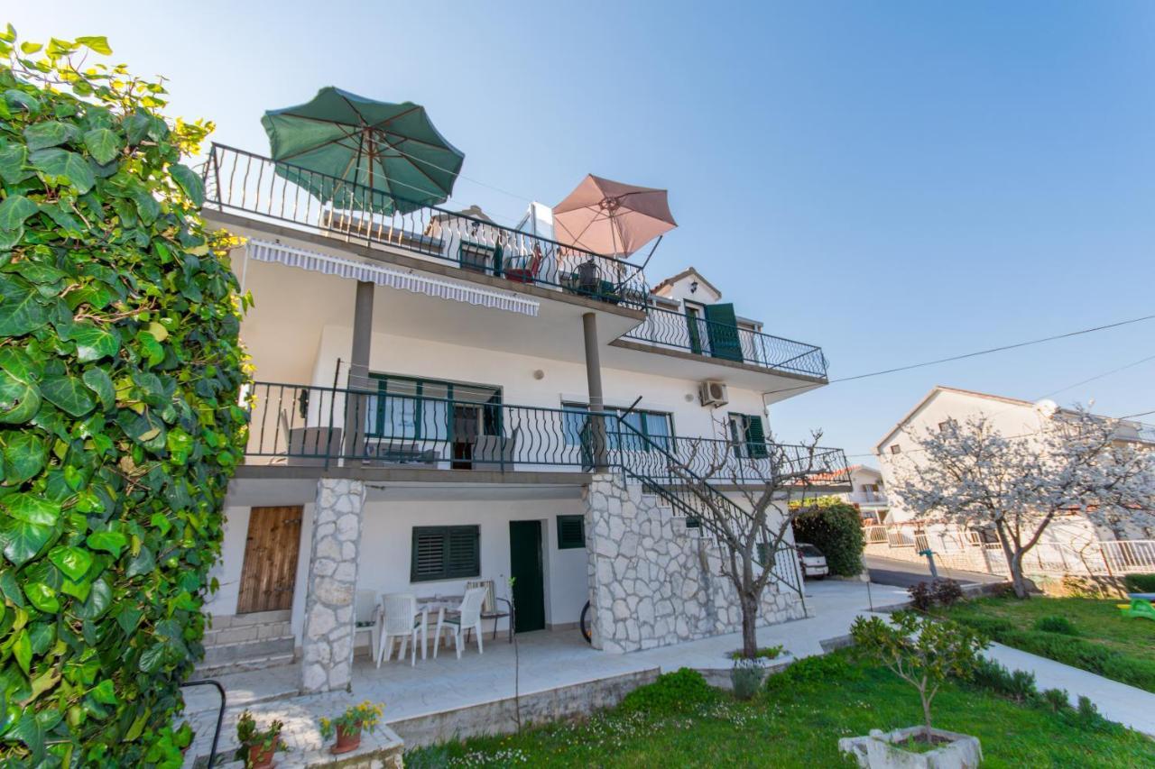 Apartments By The Sea Slatine, Ciovo - 1126 トロギール エクステリア 写真