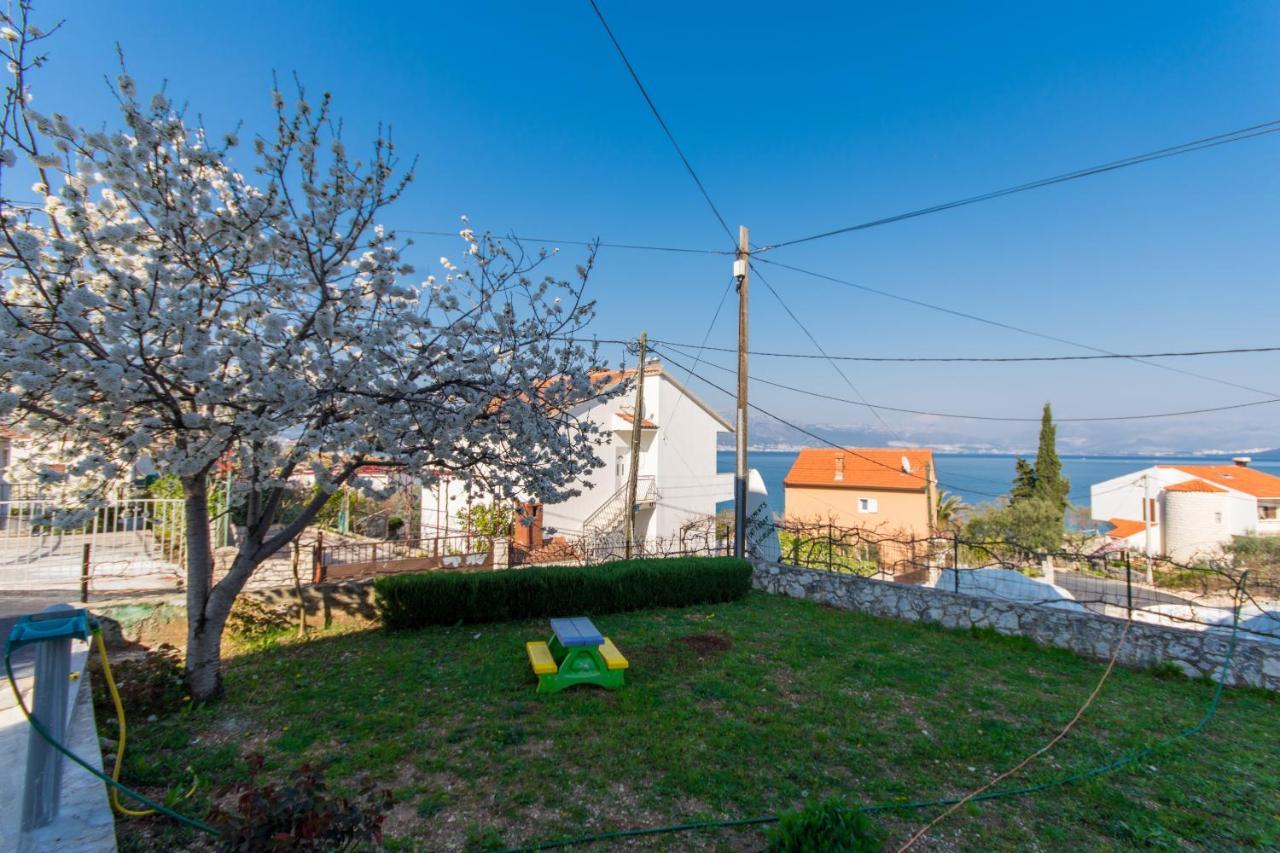 Apartments By The Sea Slatine, Ciovo - 1126 トロギール エクステリア 写真