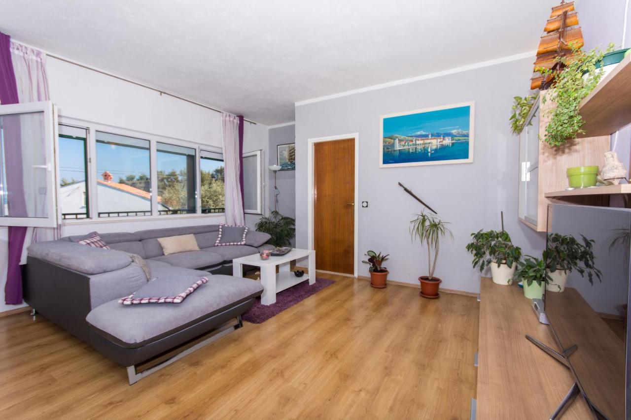 Apartments By The Sea Slatine, Ciovo - 1126 トロギール エクステリア 写真