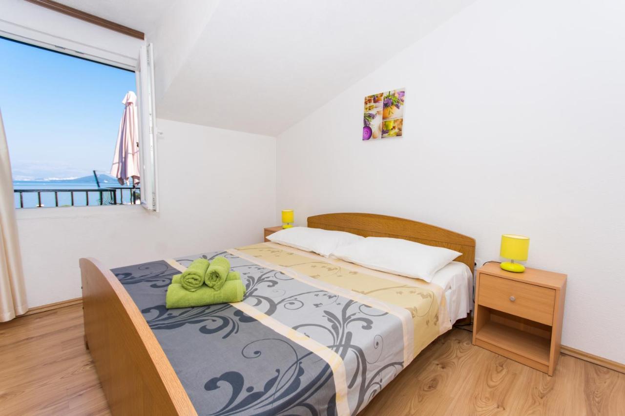 Apartments By The Sea Slatine, Ciovo - 1126 トロギール エクステリア 写真