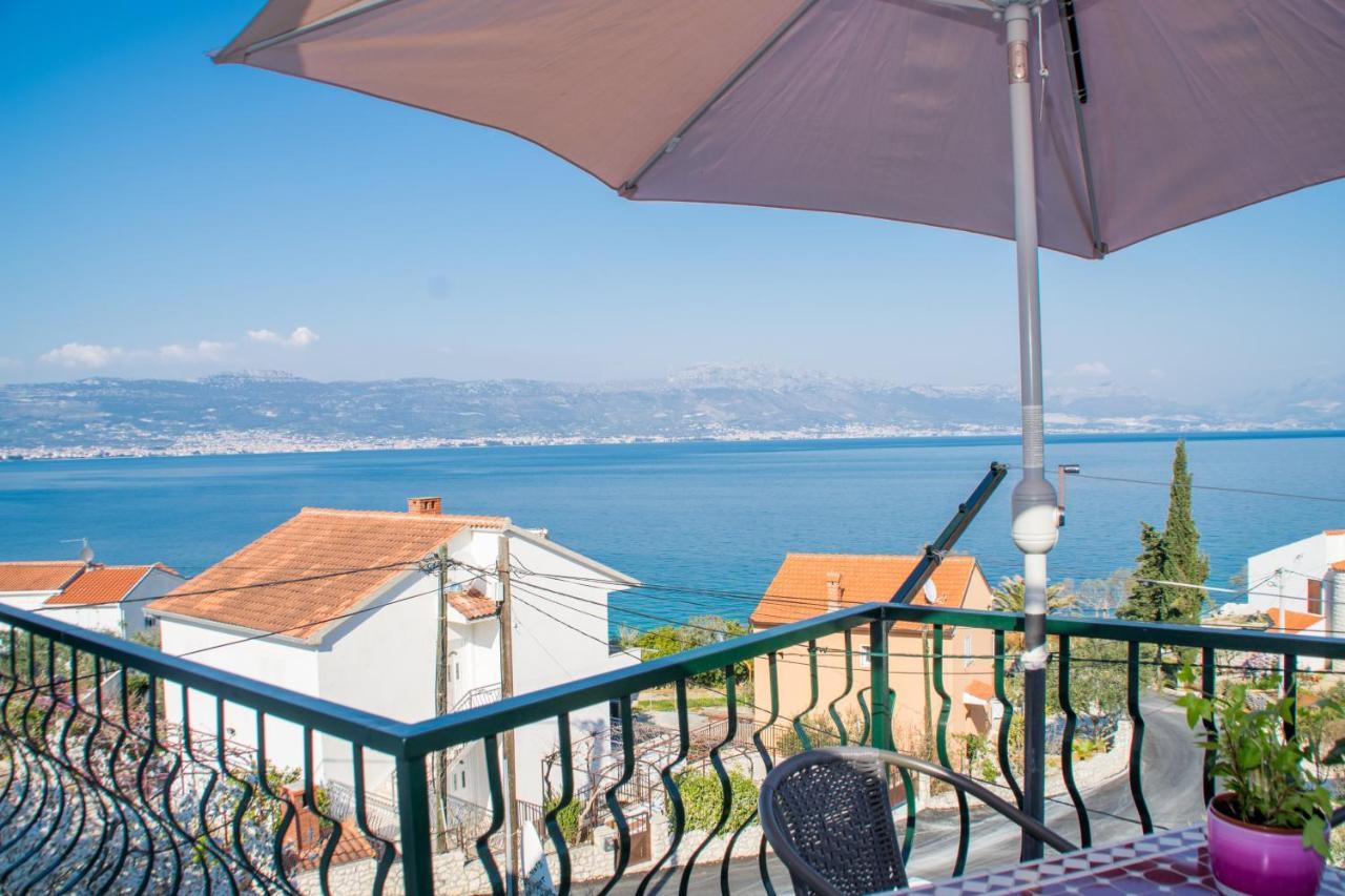 Apartments By The Sea Slatine, Ciovo - 1126 トロギール エクステリア 写真