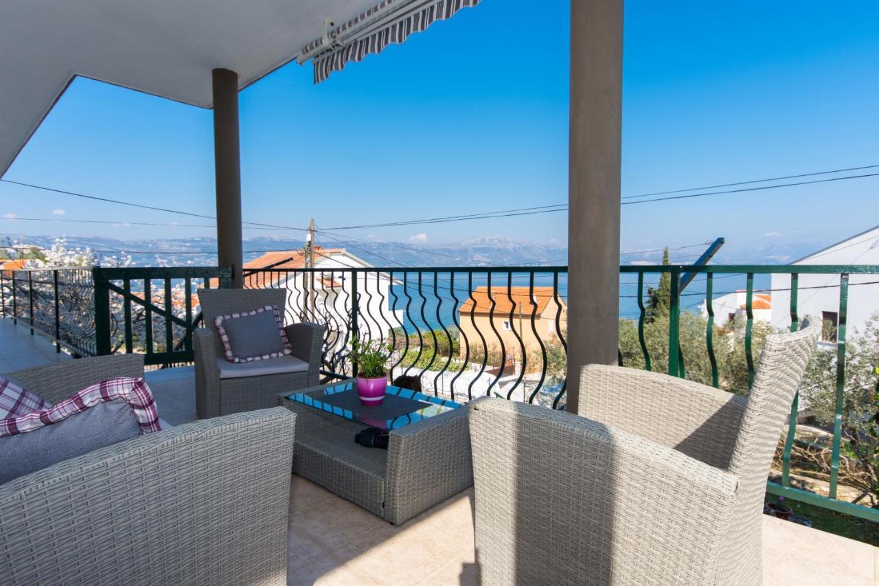 Apartments By The Sea Slatine, Ciovo - 1126 トロギール エクステリア 写真