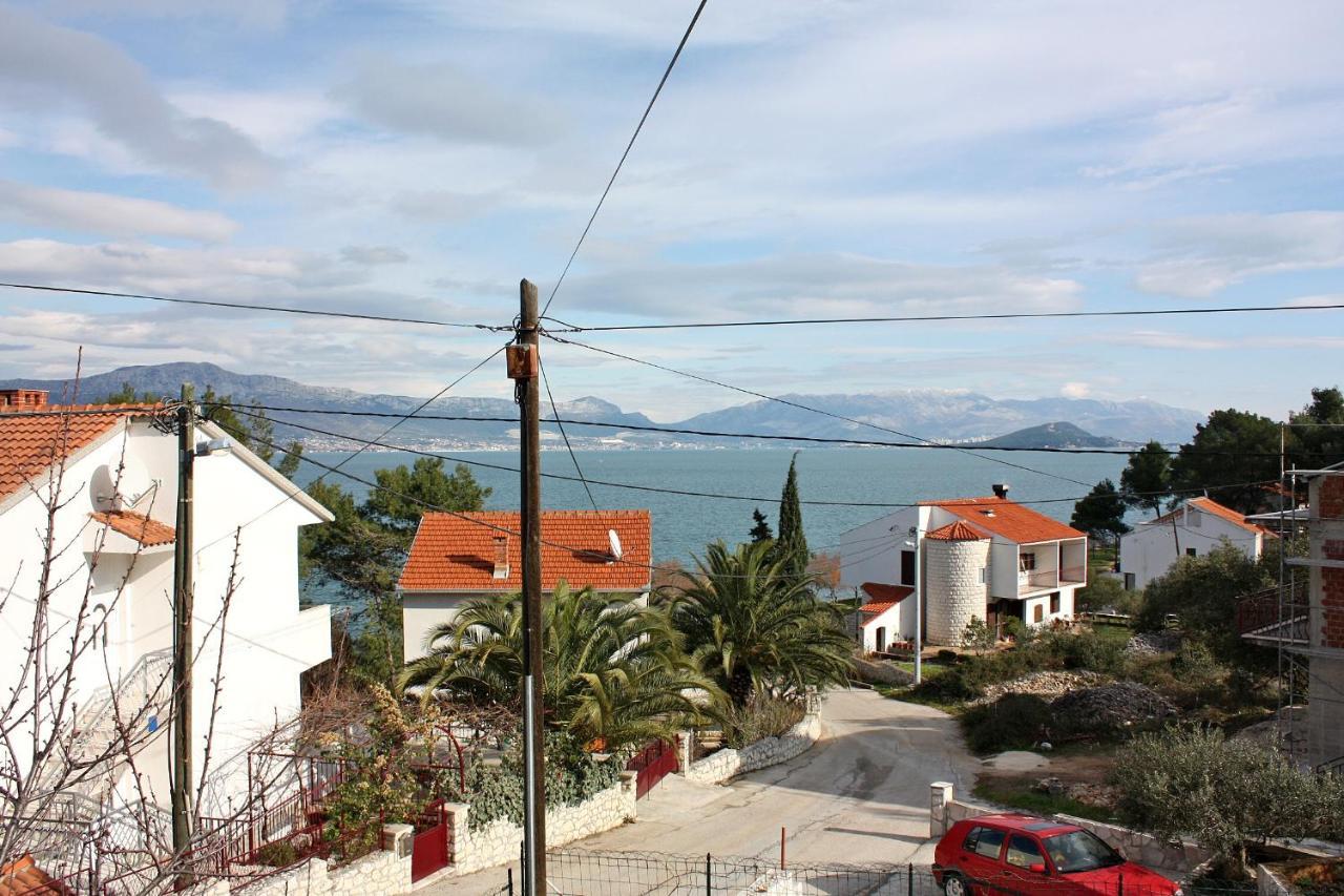 Apartments By The Sea Slatine, Ciovo - 1126 トロギール エクステリア 写真