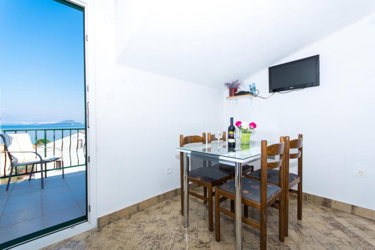 Apartments By The Sea Slatine, Ciovo - 1126 トロギール エクステリア 写真
