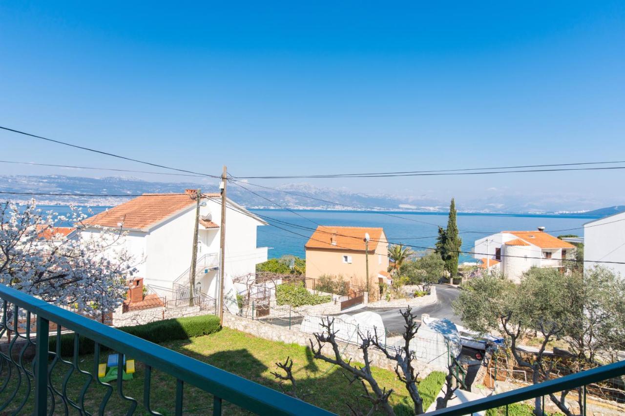 Apartments By The Sea Slatine, Ciovo - 1126 トロギール エクステリア 写真