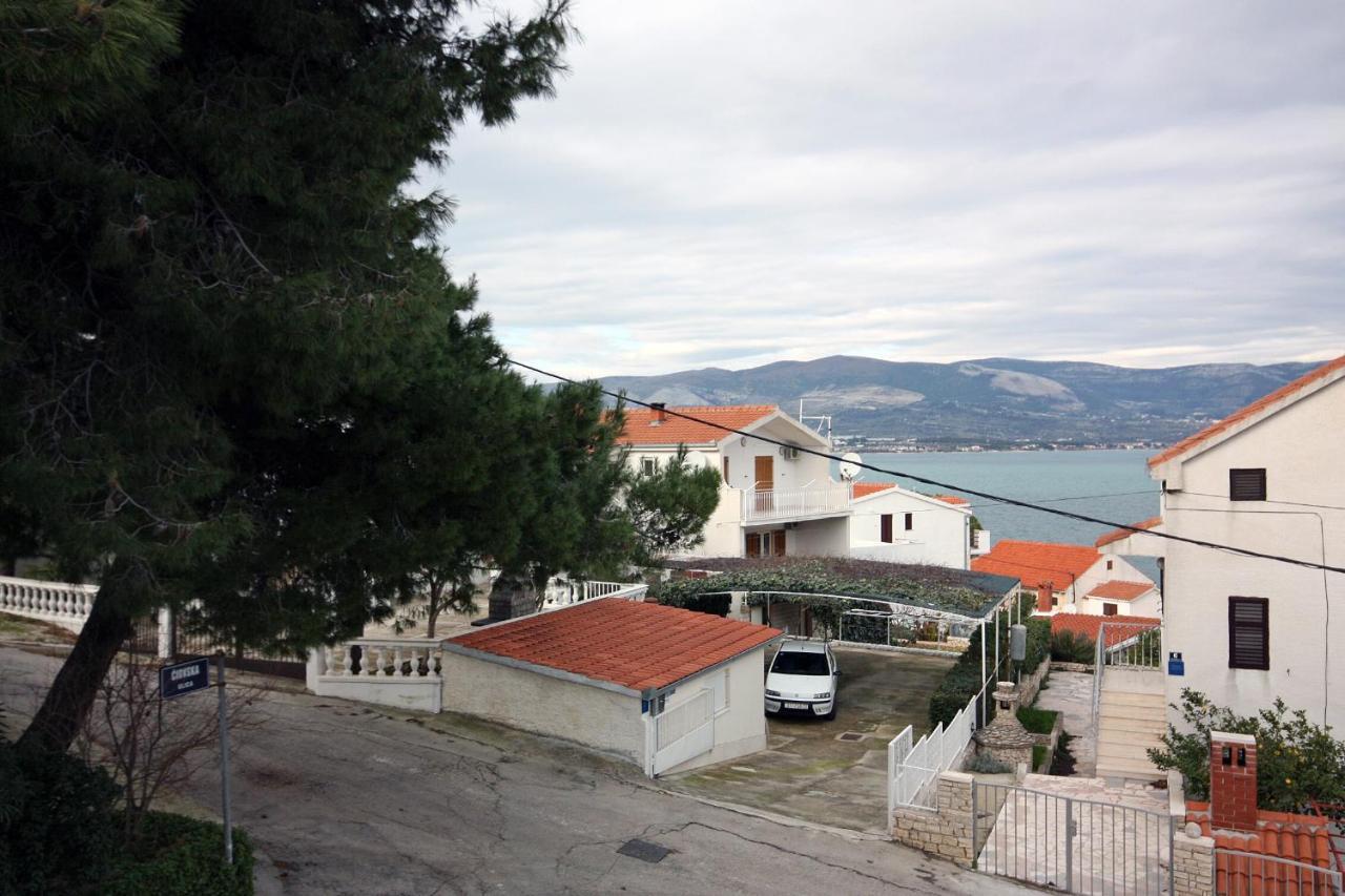 Apartments By The Sea Slatine, Ciovo - 1126 トロギール エクステリア 写真