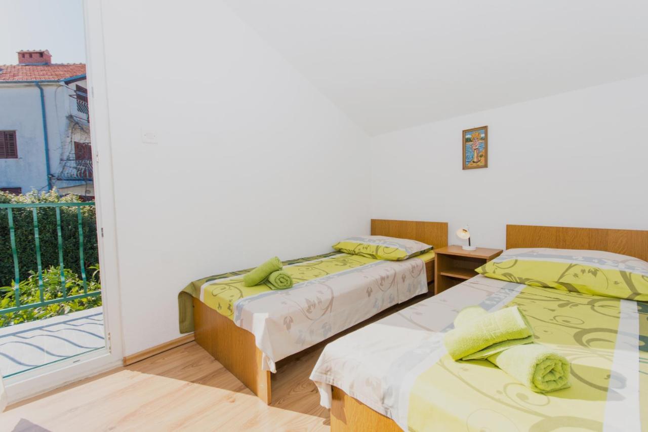 Apartments By The Sea Slatine, Ciovo - 1126 トロギール エクステリア 写真
