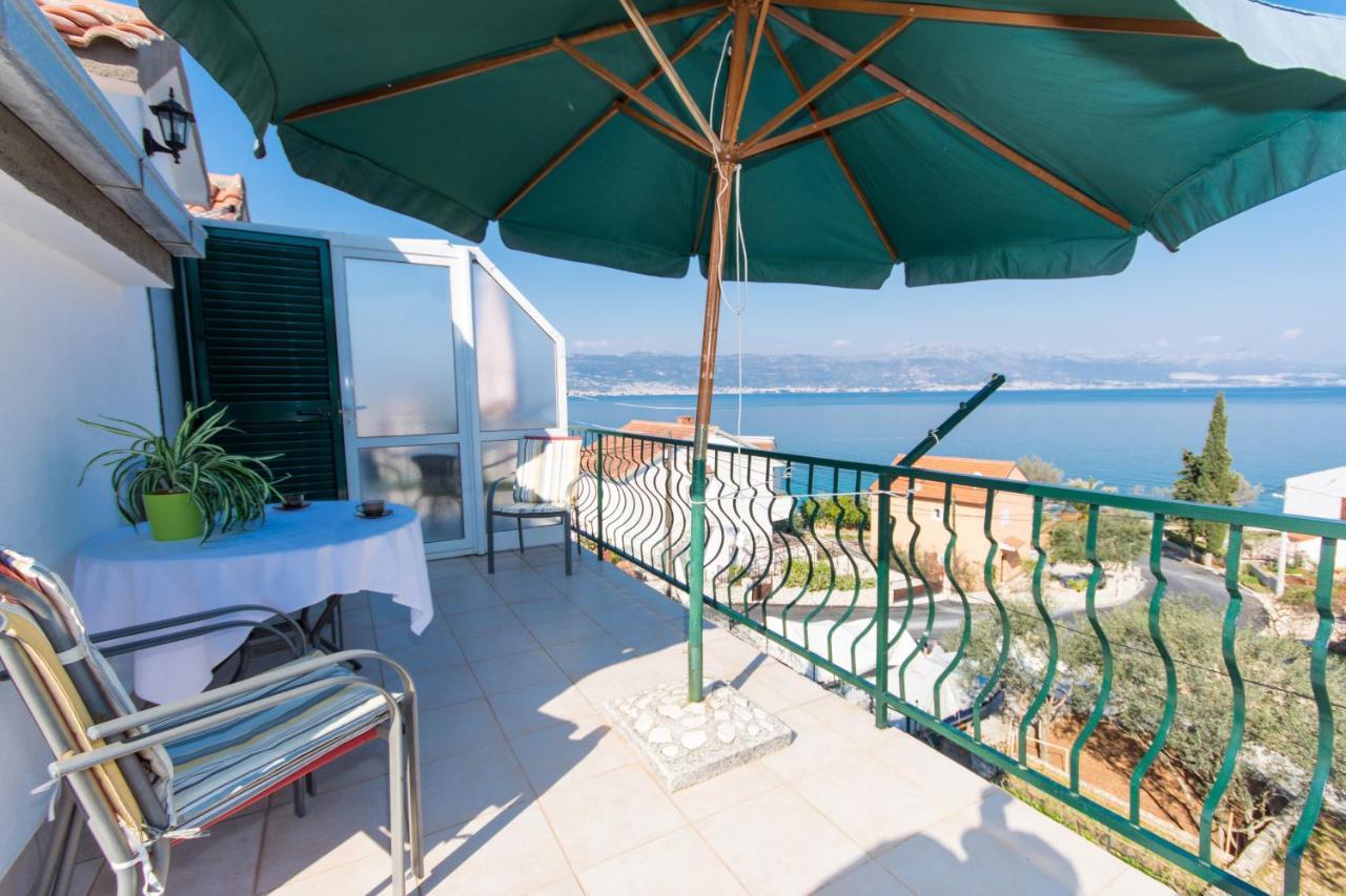Apartments By The Sea Slatine, Ciovo - 1126 トロギール エクステリア 写真